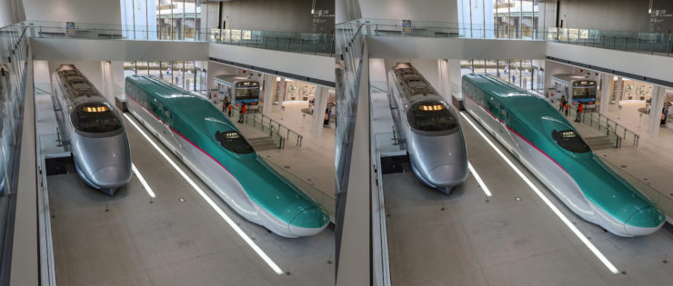 左：400系（1992年、川崎重工業）、右：E5系（2017年、日立製作所）